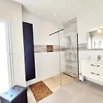 Elegante Villa-Piscine-Petanque-Tout Confort