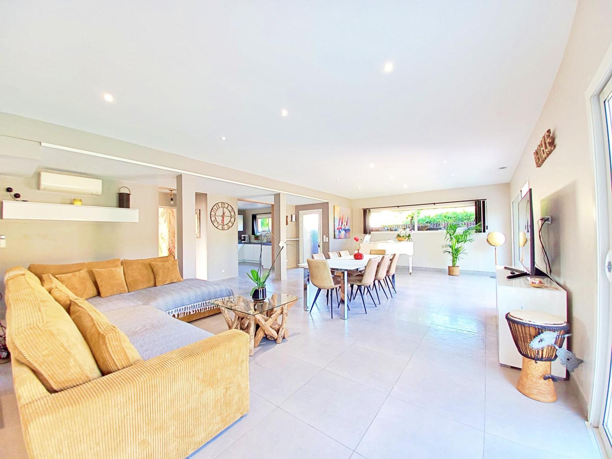 Elegante Villa-piscine-petanque-tout Confort