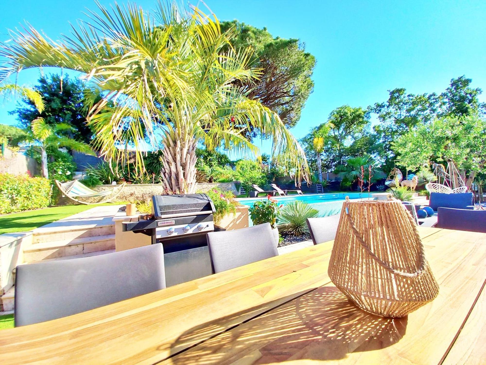 Elegante Villa-piscine-petanque-tout Confort Villa *