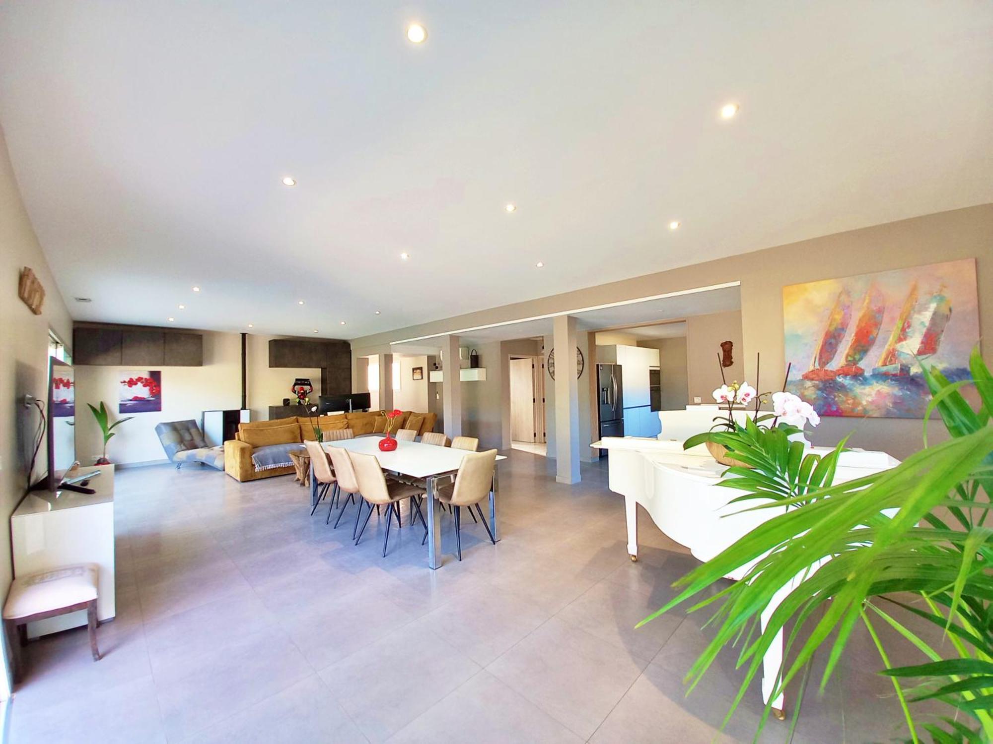 Elegante Villa-piscine-petanque-tout Confort
