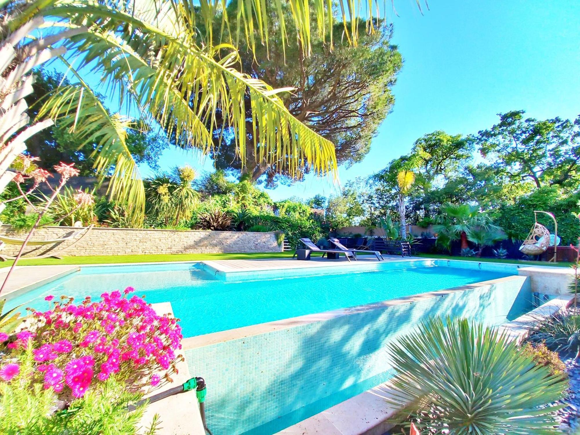 Elegante Villa-piscine-petanque-tout Confort Fréjus